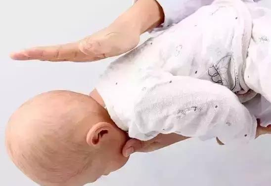 婴幼儿吞食异物的三种急救方法,九个月宝宝误吞异物急救