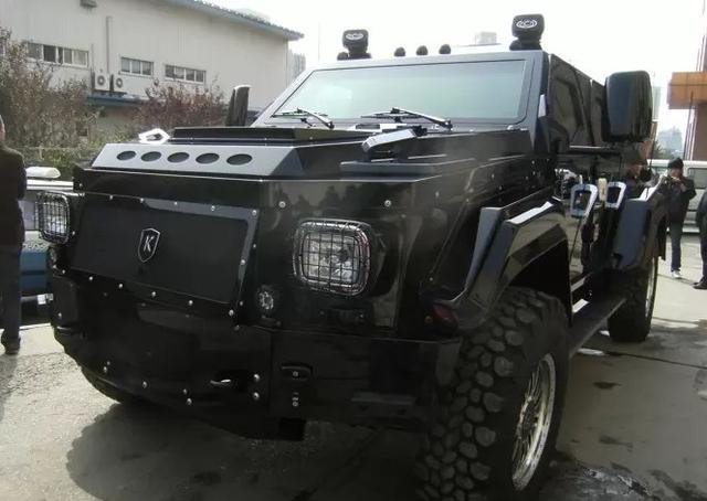 1500万骑士十五世去洗车，洗车员工直摇头：装甲车我们洗不了