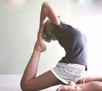 脚趾抓地的正确动作图片,按压脚趾的正确方法