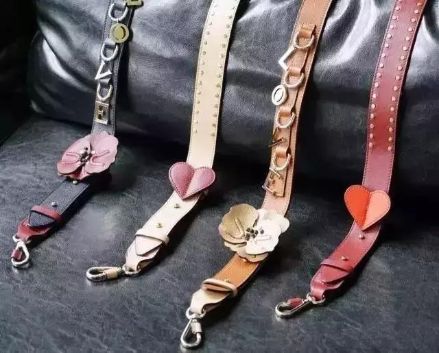 prada春夏信封包,prada三合一包包七夕