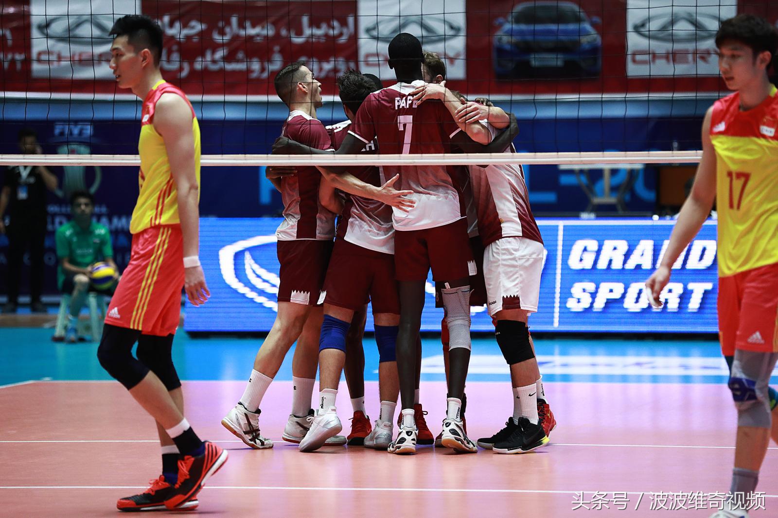 直击男排遭争议判罚！外教质疑鹰眼权威染黄，世预赛死磕伊朗吞蛋