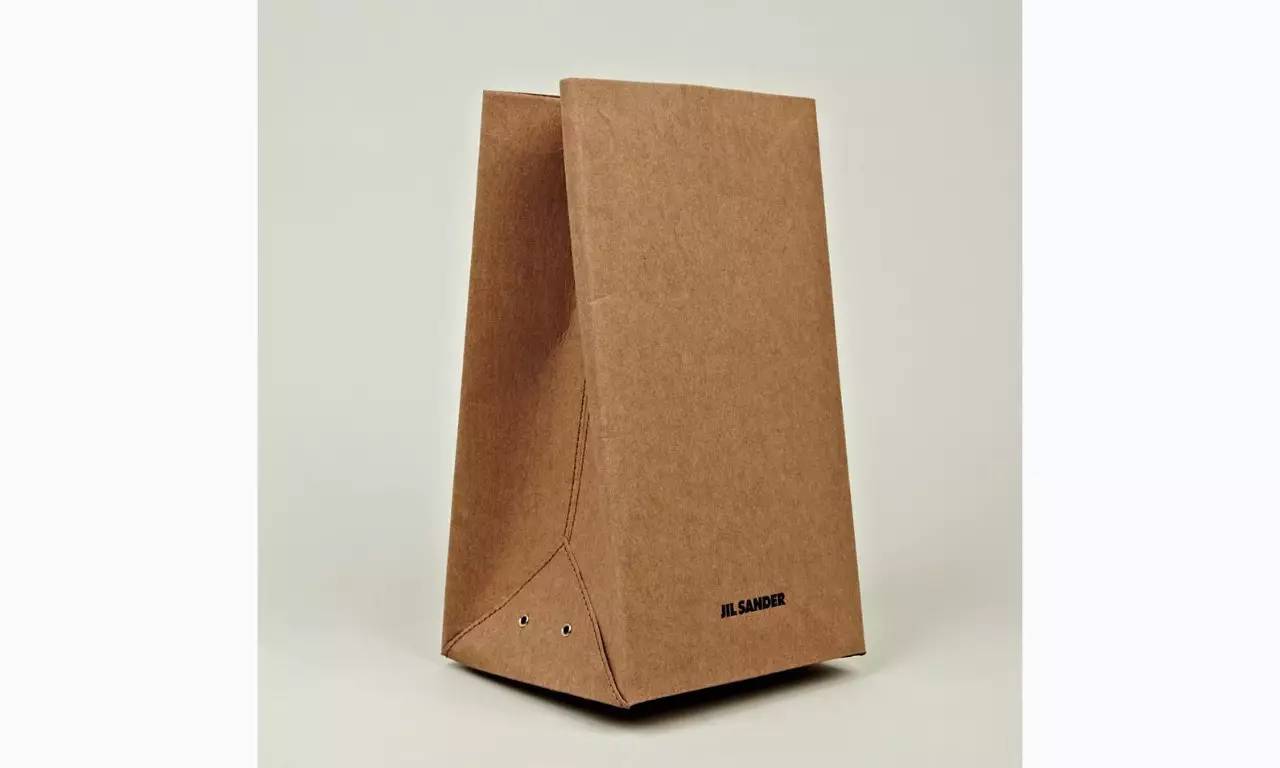 Prada居然出了裹尸袋？只能说有钱人的世界看不懂