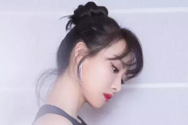 这样的丸子头绝对让你独一无二,从来不知道丸子头都可以这么好看