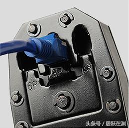 网线水晶头制作详细步骤,无网线钳如何压网线水晶头视频