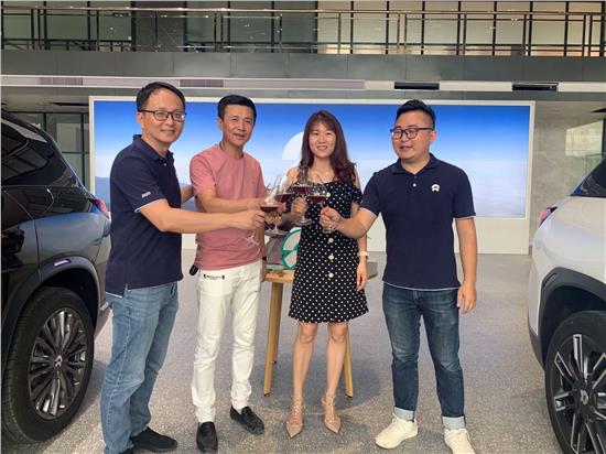 抛弃开了半年的雷K萨斯换了今天的6白