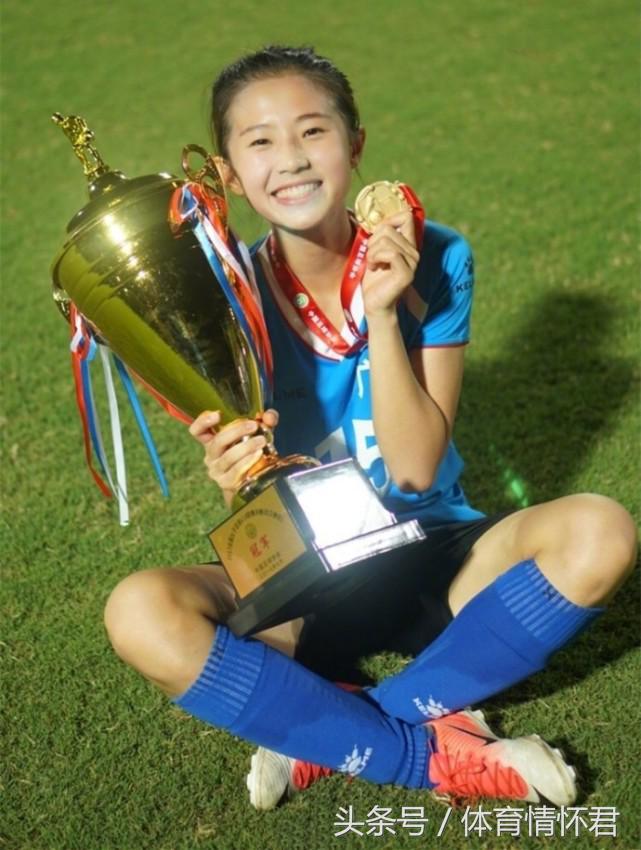 中国13岁女足国外比赛狂进61球，18岁足球女神却无奈退役！