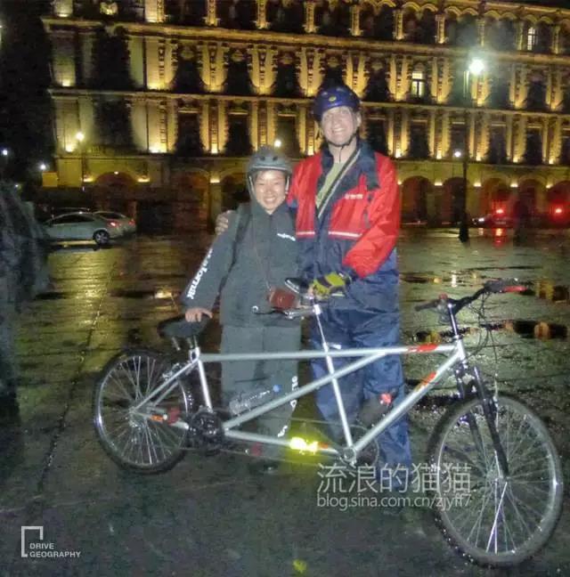 她单枪匹马从杭州出发，开着开着到了非洲腹地