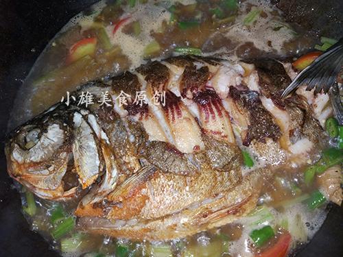 红烧鱼怎么煎好吃不破皮,农村大厨红烧鱼家常做法