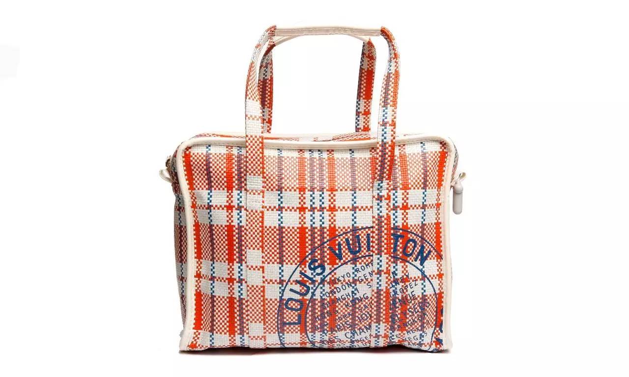 Prada居然出了裹尸袋？只能说有钱人的世界看不懂