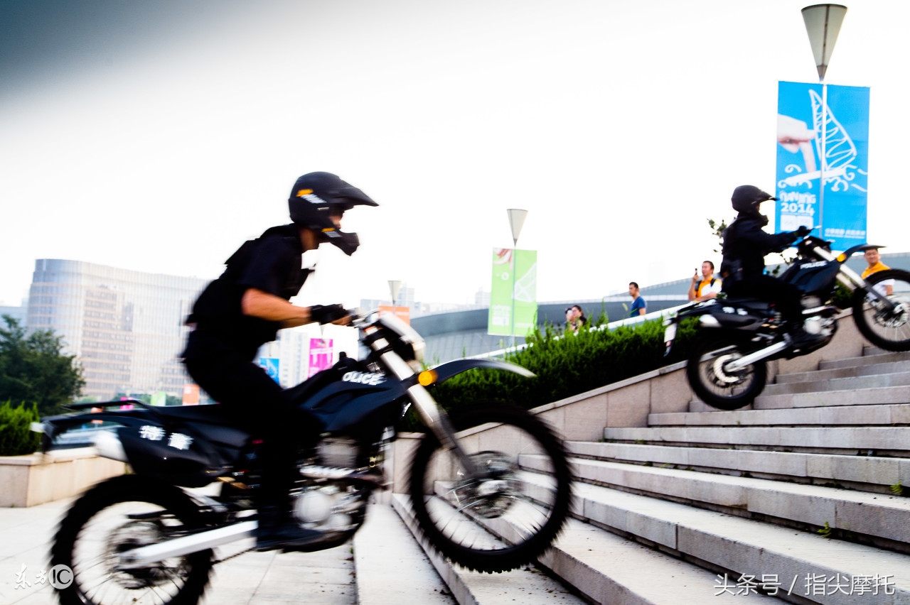 摩托车废气管喷油什么原因,摩托车不冒黑烟烧机油怎么解决