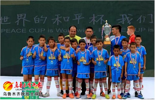 厉害！国际青少年足球邀请赛：两队*疆新**小巴郎夺了两冠军