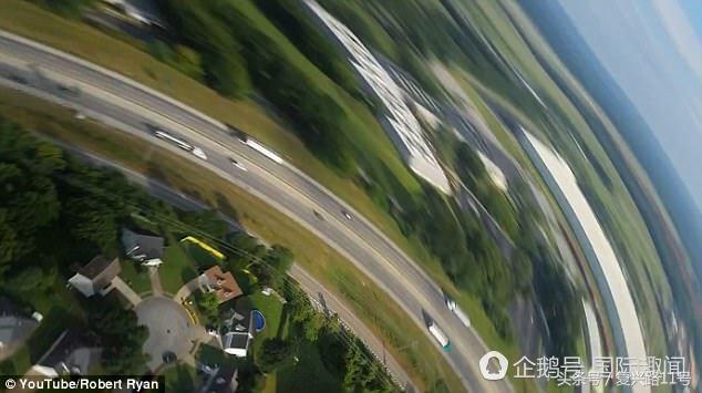 手机从飞机上掉下去视频,手机从飞机上掉下来