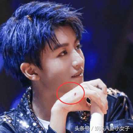 易烊千玺三小只演唱会同台跳舞,三小只易烊千玺现状