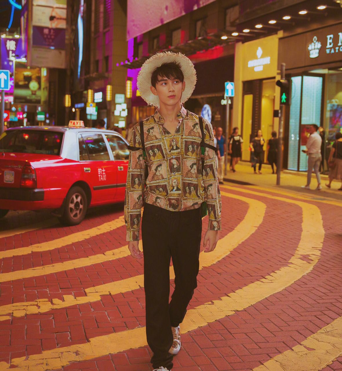 吴磊帅气撩人照 (吴磊少年阳光帅气)