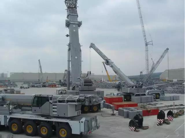 利勃海尔1750起重机吊装视频,利勃海尔5000吨起重机