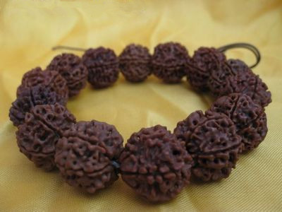 檀香木手串的功效与作用,牦牛骨手串的功效与作用