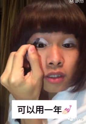 靠一只马克笔化妆为人间*物尤**！深扒网红艾克里里和他的娇喘助理！