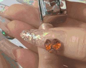 为什么剪指甲指甲会乱飞,剪指甲的时候指甲飞到鼻孔里