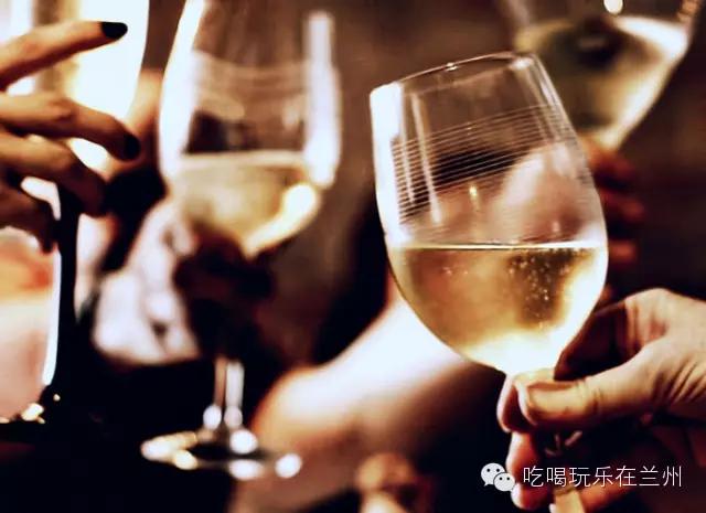 一个月挣多少钱在兰州市能卖房,一个月挣多少钱才能买衣服