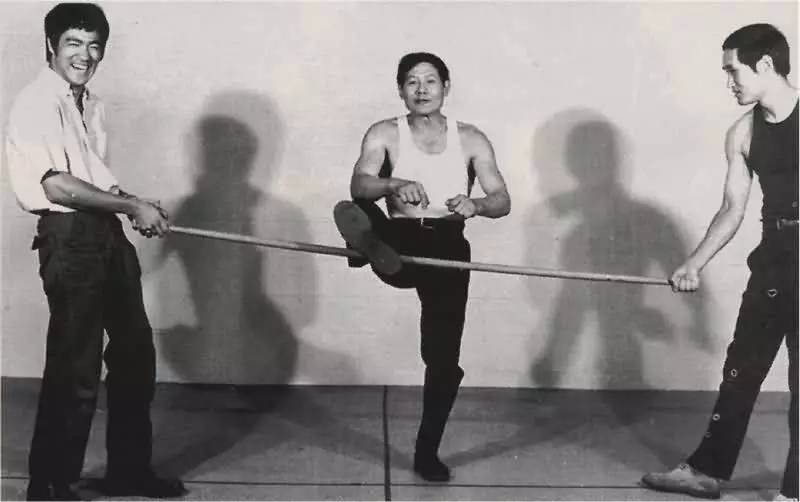 李小龙咏春拳绝技,李小龙学咏春拳的过程