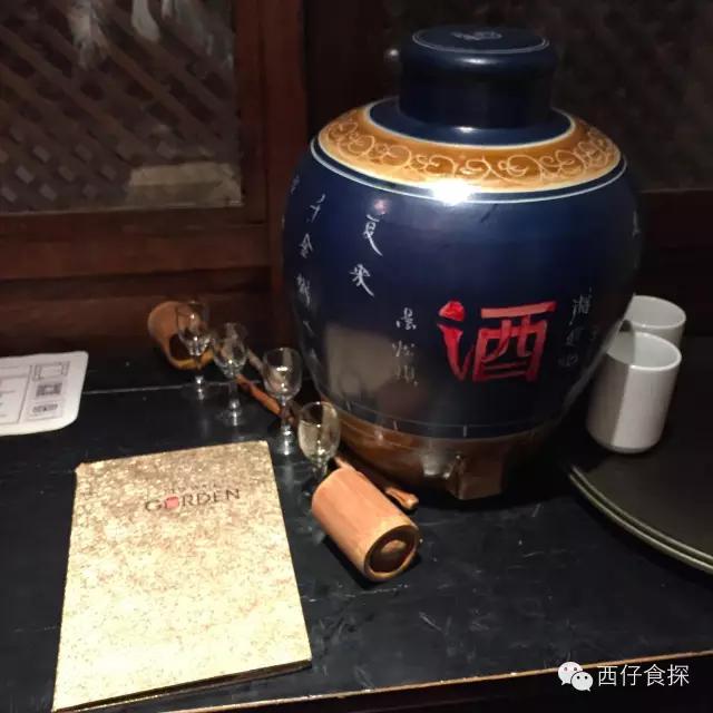 Bistro红墙小馆:繁星点点小酌处深幽院落瓦块鱼