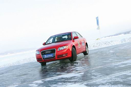 应对汽车打滑，这几招就够了！