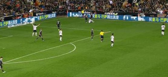 足球场上的自由人是什么,足球比赛自由人是哪个位置