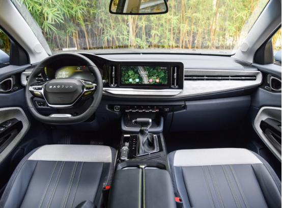 新宝骏6座rm5手动挡的多少钱,新宝骏rm5和五菱宏光plus哪个好