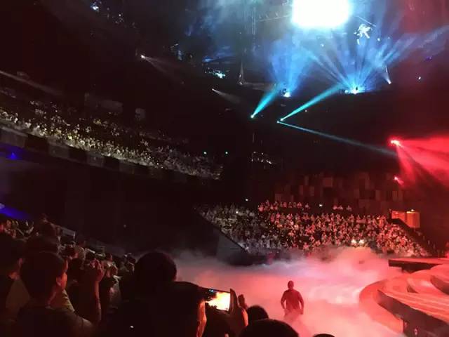 鱼游白沙洲,万达电影乐园汉秀双骄亮灯