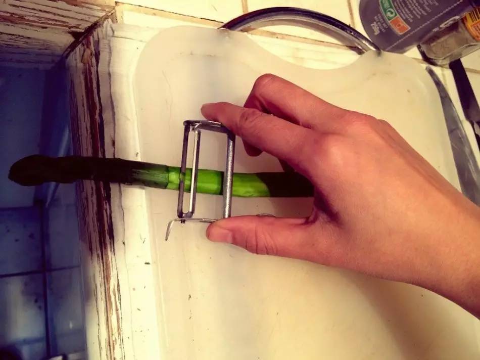 芦笋根怎么处理啊,牛排里的芦笋怎么处理