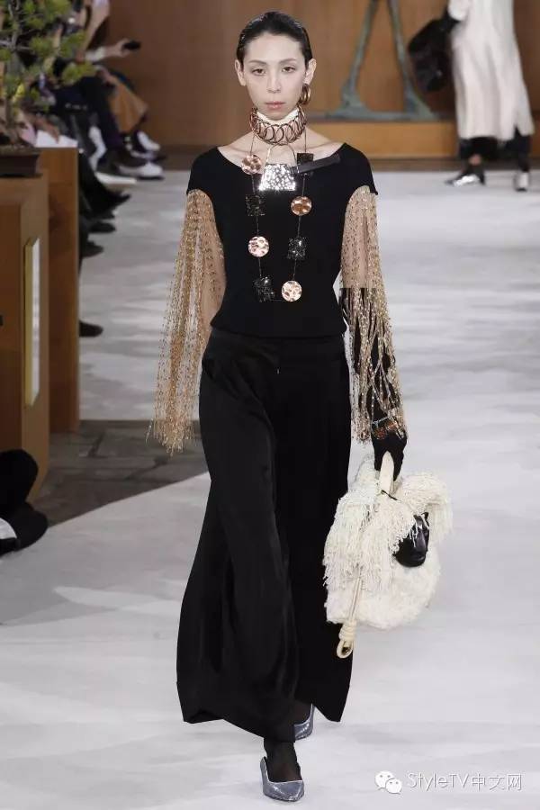 loewe包包经典款,loewe最值得入款的包包