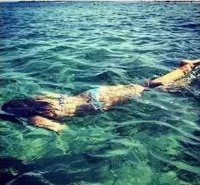 如何在朋友圈发海边照片,如何在朋友圈晒国外游