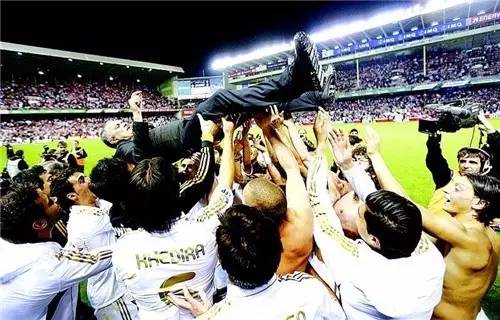 2场8球登顶积分榜第一,是时候展示穆二年的非凡魔力了