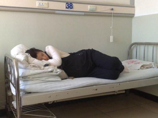 羊水变绿可以打催产针吗,孕妇打催产针羊水破了