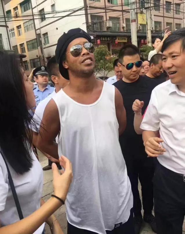 世界足球先生面对西班牙国门,足球世界足球先生