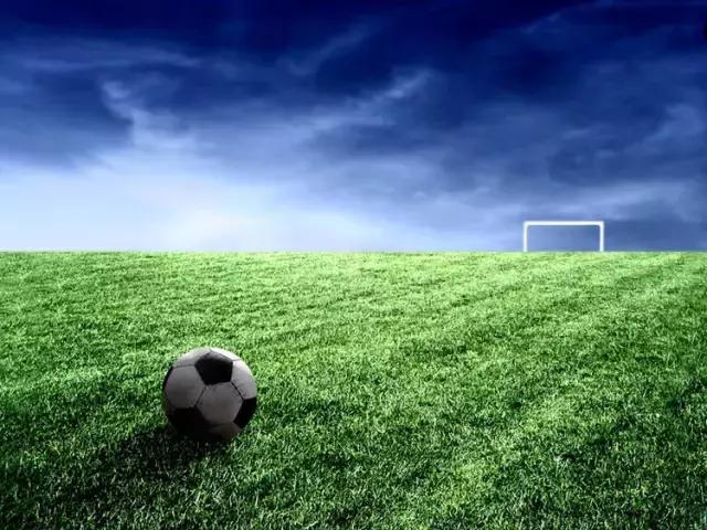 怎么跟女朋友一块看足球比赛,如何让不看足球的女朋友看足球