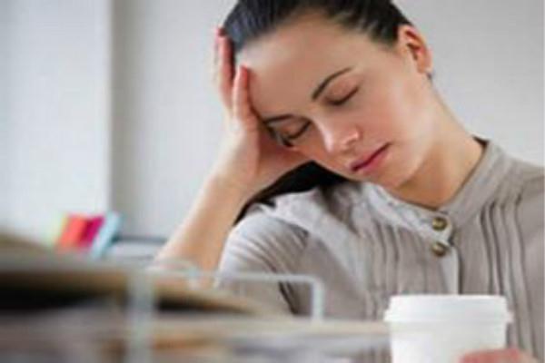 正常掉发范围明显感觉到头发稀疏,头发稀疏掉得厉害是怎么回事