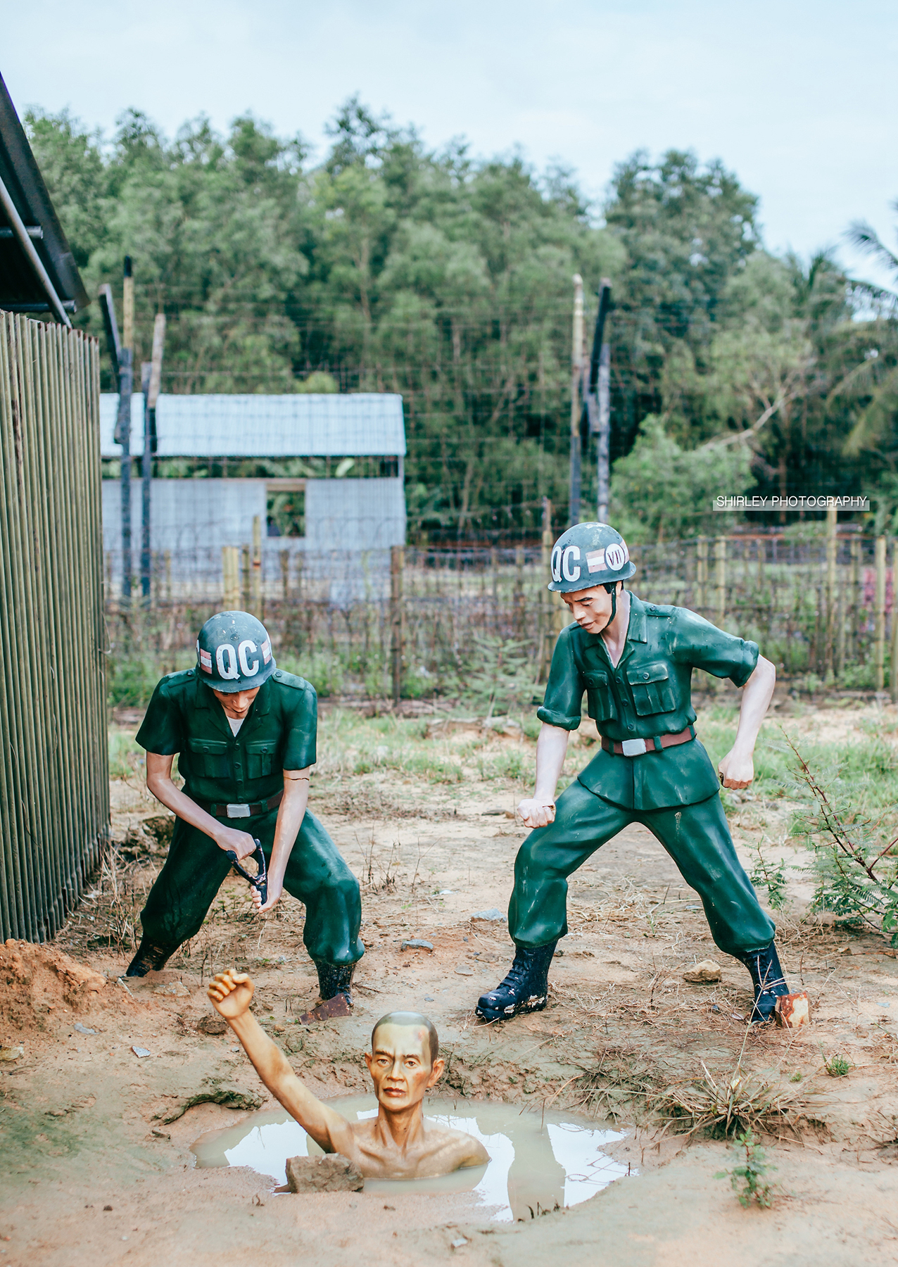 实拍曾经的越南战俘监狱，那的战俘曾遭到电击、水淹、虎笼虐待