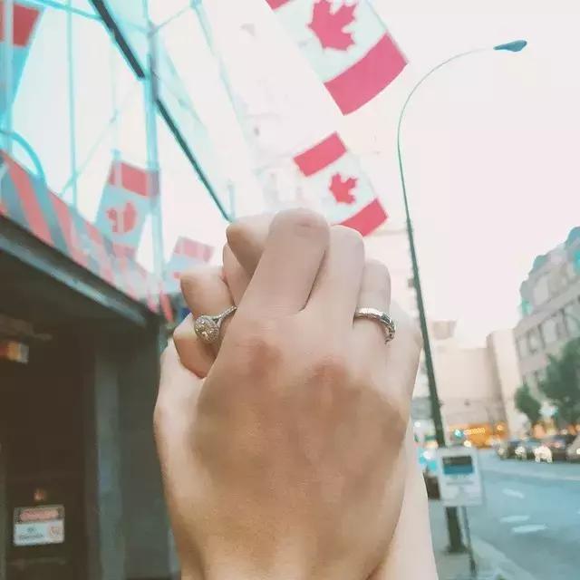 他的朋友圈里都是她,你的朋友圈全是她的照片