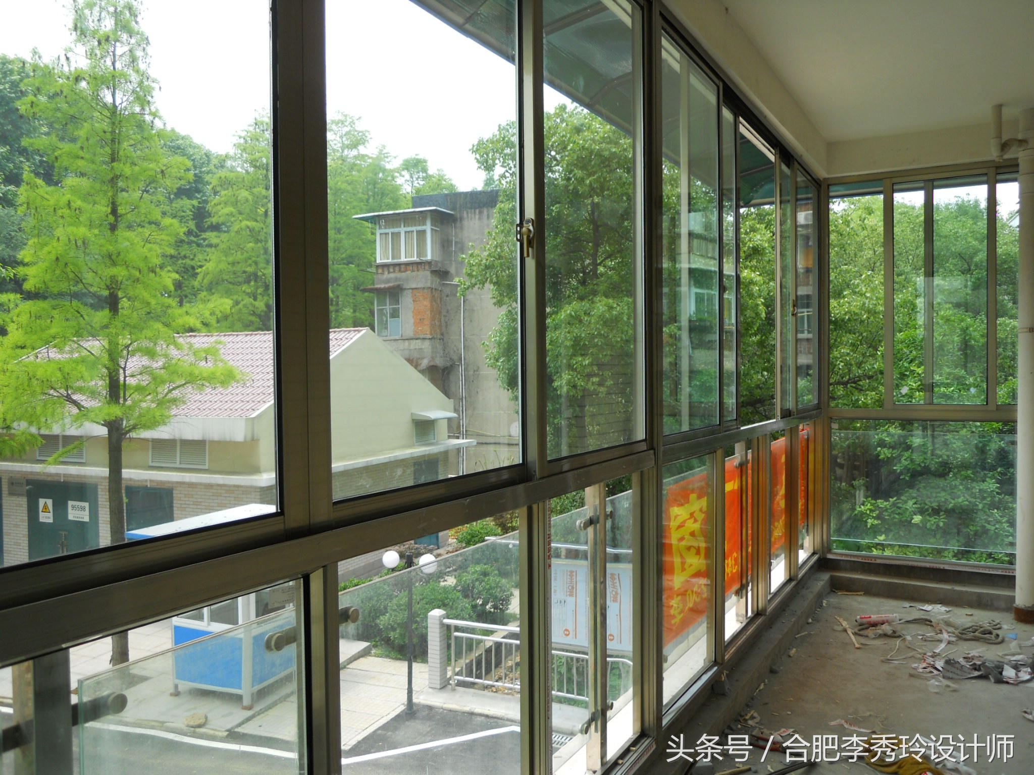 17楼阳台窗户突然掉落，全怪装修队少装这小零件！赶紧回家检查