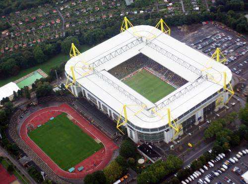 威斯特伦法球场黄色烟雾,威斯特法伦球场图片