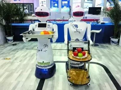 能钓鱼会弹琴，能画画还会变脸，全球最牛机器人都来了！约吗？