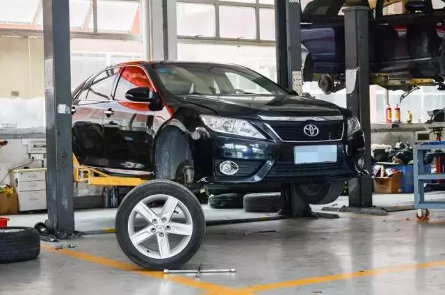 12.6万公里的凯美瑞，底盘还能如此干爽，怪不得保值率那么高