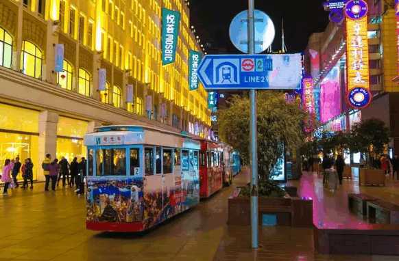 上海迪士尼情侣一天游攻略,七月上海迪士尼旅游攻略