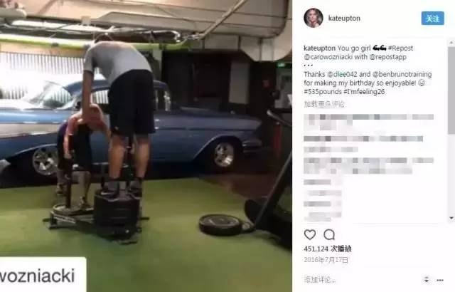 奚梦瑶刘雯维密粉色合照,上海维密秀何穗刘雯奚梦瑶