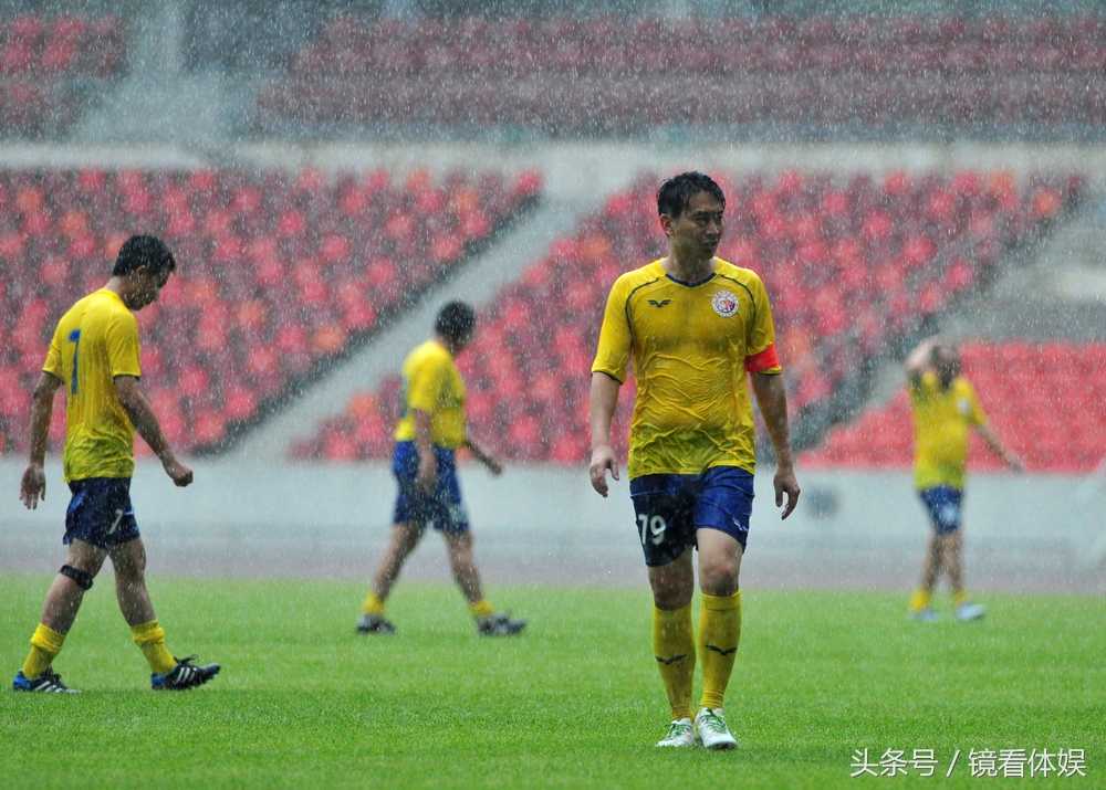 下雨天户外做什么运动,下雨天男生的暖心动作