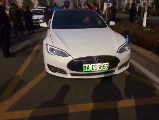 车牌颜色不同分别代表着什么,车牌颜色学问大各种颜色都代表啥