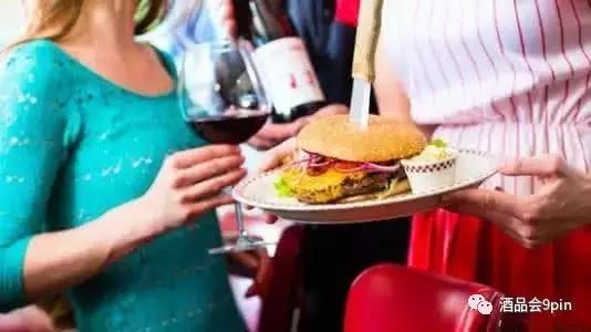 惊人发现!快餐跟葡萄酒竟然也能成为绝搭?!