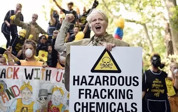 50岁娶鲜肉老公，74岁炮轰首相，每一天都作妖到闪闪发光！