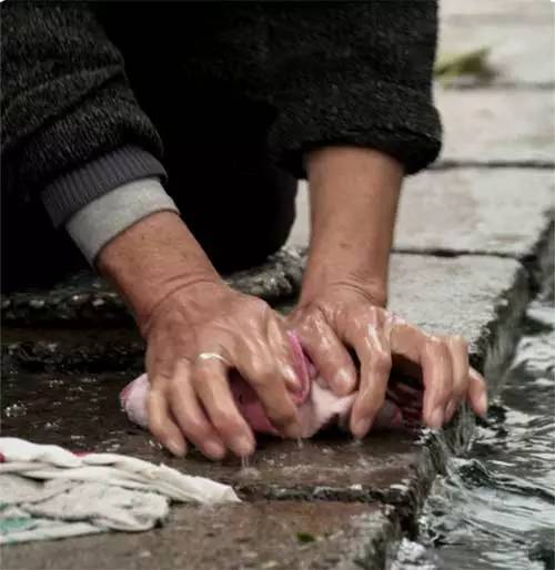 这个节日的荣耀，属于沉默的她们